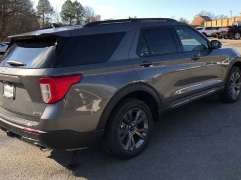 Used 2023 Ford Explorer XLT w/ Equipment Group 202A AWD/4WD image 8