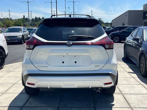 Used 2023 Nissan Kicks SR w/ SR Premium Package FWD image 7