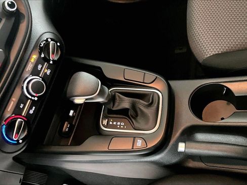 Used 2025 Kia Soul LX FWD image 18