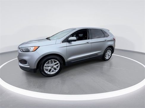 Used 2023 Ford Edge SEL image 4