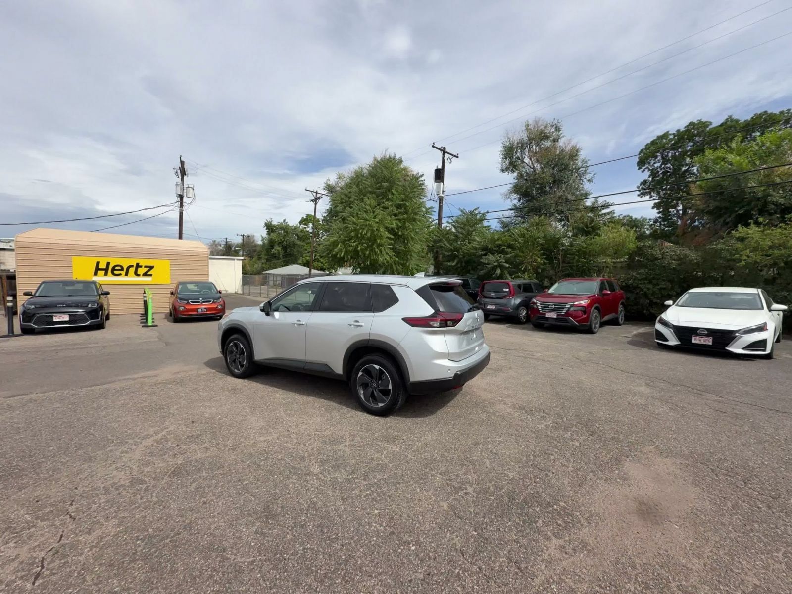 Used 2025 Nissan Rogue SV AWD/4WD image 4