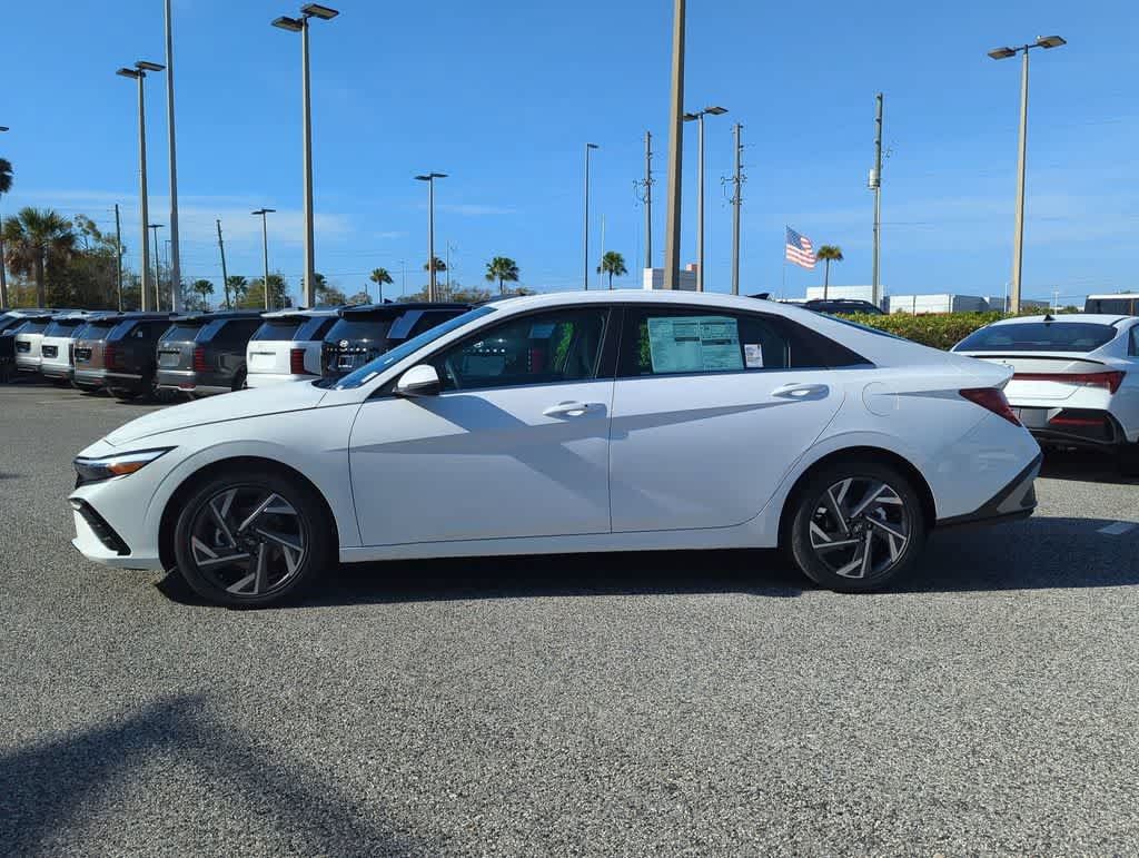New 2026 Hyundai Elantra Limited FWD image 3