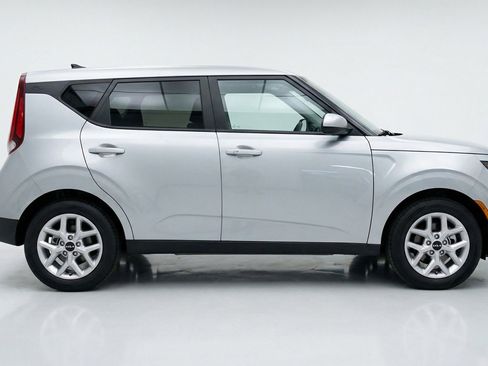 Used 2025 Kia Soul LX w/ LX Technology Package image 11