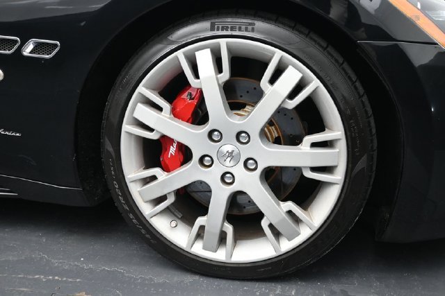 Used 2017 Maserati GranTurismo Sport RWD image 32