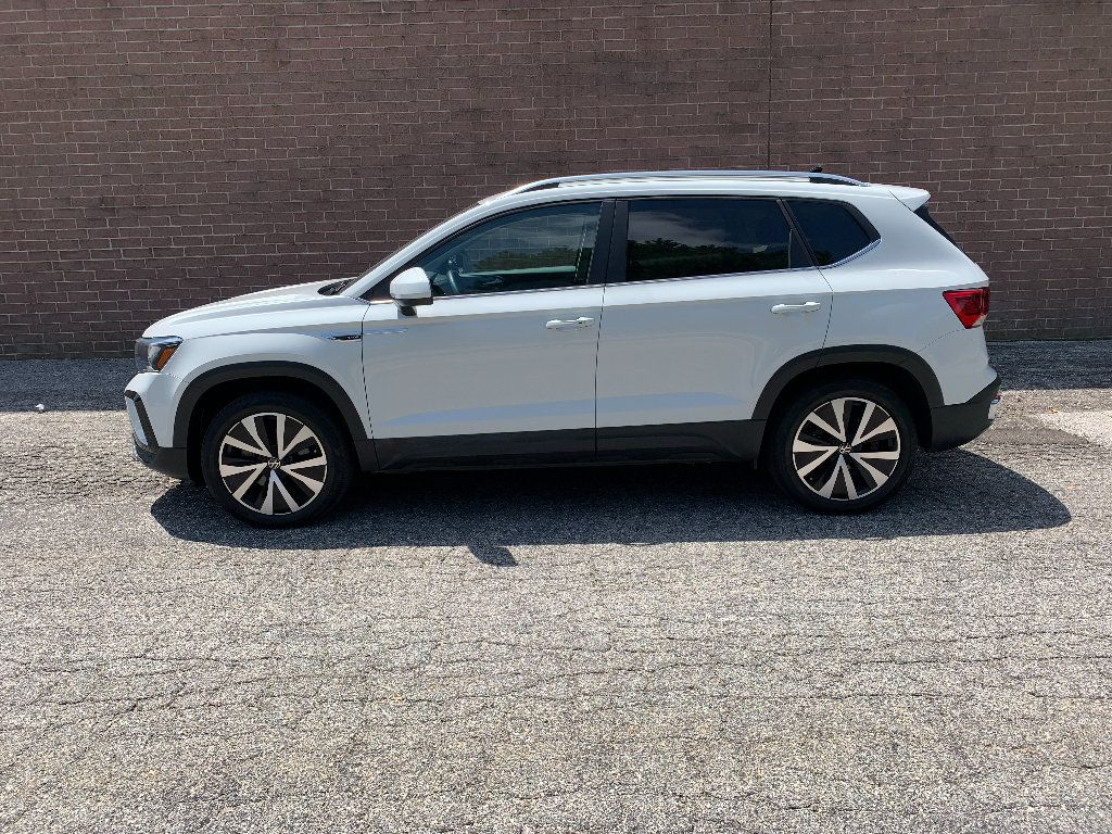 Used 2023 Volkswagen Taos SE w/ Panoramic Sunroof Package AWD/4WD image 19