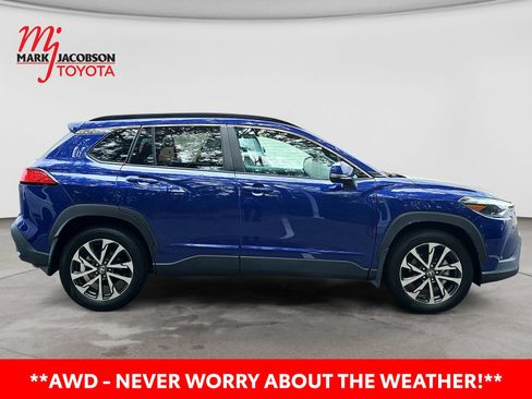 Used 2023 Toyota Corolla Cross XLE w/ Convenience Package AWD/4WD image 8