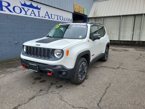 Used 2015 Jeep Renegade Trailhawk w/ Popular Equipment Group AWD/4WD image 2