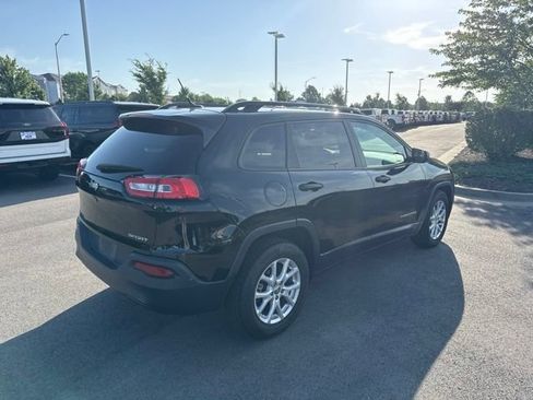 Used 2017 Jeep Cherokee Sport FWD image 7