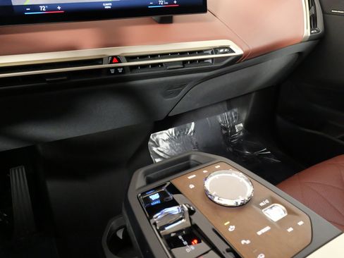 Used 2023 BMW iX xDrive50 w/ Premium Package image 59