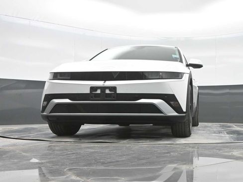 New 2025 Hyundai Ioniq 5 SE image 29