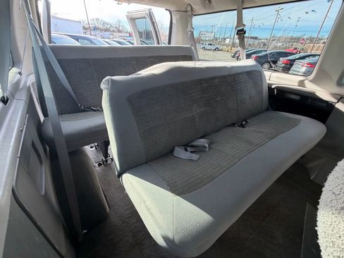 Used 2005 Ford E-350 and Econoline 350 XL image 17