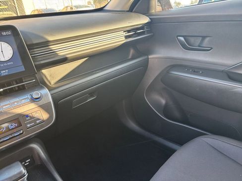 Used 2025 Hyundai Kona SEL image 35