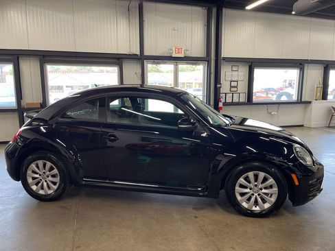 Used 2019 Volkswagen Beetle 2.0T S FWD image 18