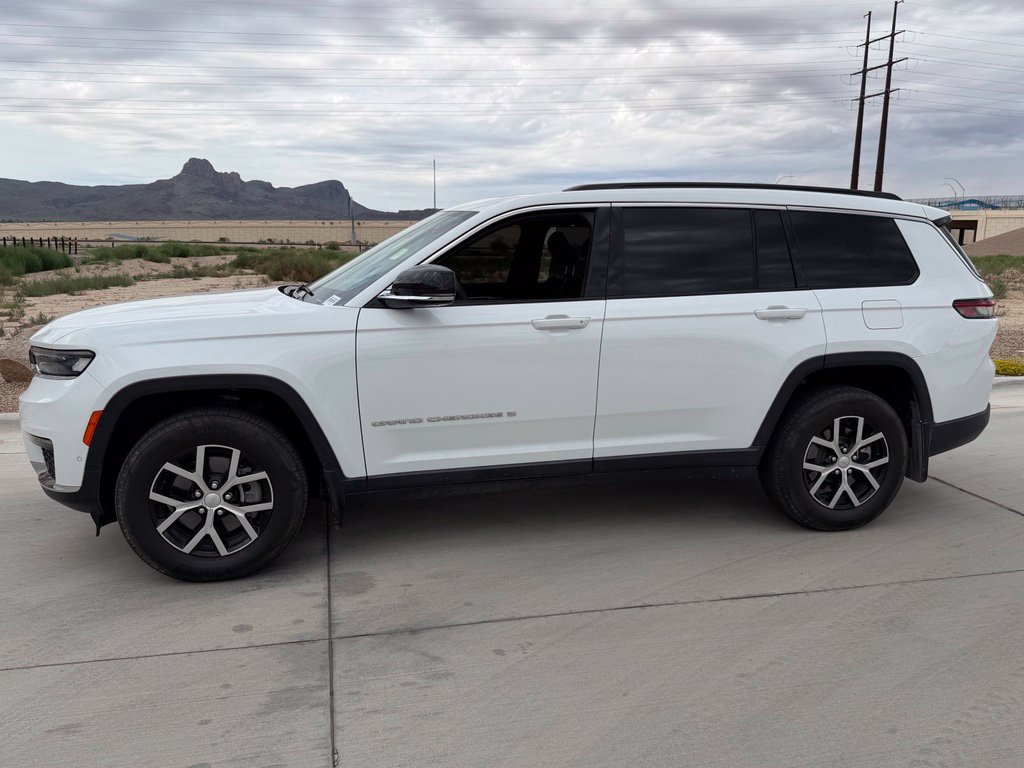 Used 2024 Jeep Grand Cherokee L Limited w/ Luxury Tech Group II RWD image 5