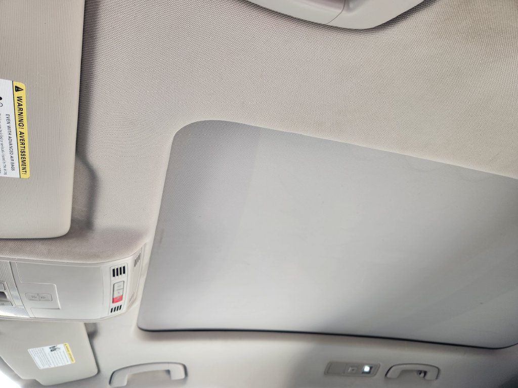 Used 2021 Volkswagen Tiguan SE w/ Panoramic Sunroof Package FWD image 19