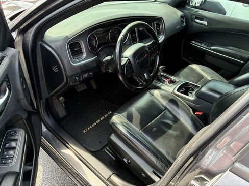Used 2020 Dodge Charger SXT w/ Leather Interior Group RWD image 6