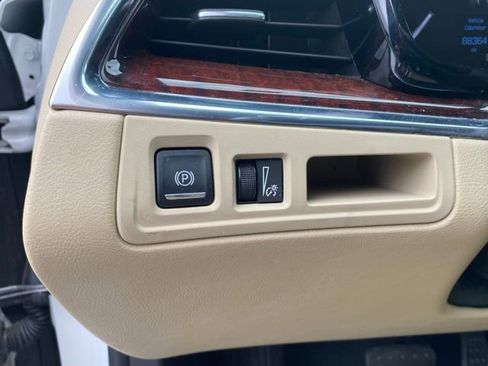 Used 2017 Cadillac XT5 Luxury w/ Driver Awareness Package image 16