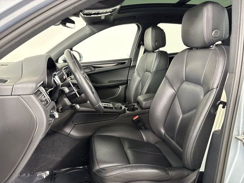 Certified 2024 Porsche Macan AWD/4WD image 5