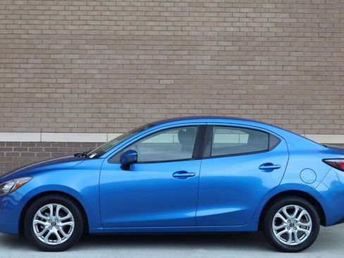 Used 2018 Toyota Yaris iA FWD image 3