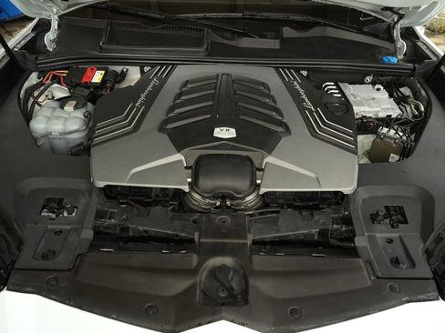 Used 2020 Lamborghini Urus image 36