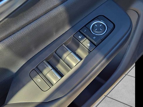 Used 2026 Toyota Prius Plug-In Hybrid FWD image 21