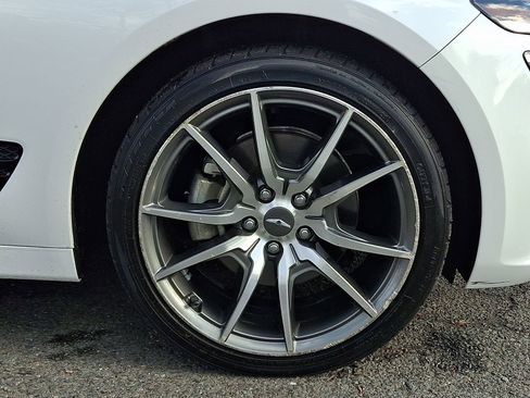 Used 2023 Genesis G70 2.0T image 9