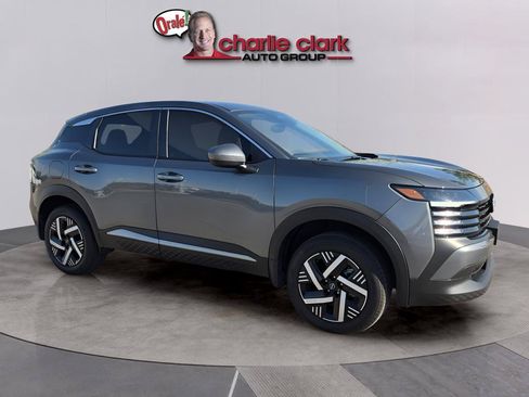Used 2025 Nissan Kicks SV FWD image 9