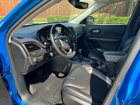 Used 2019 Jeep Cherokee Trailhawk AWD/4WD image 20