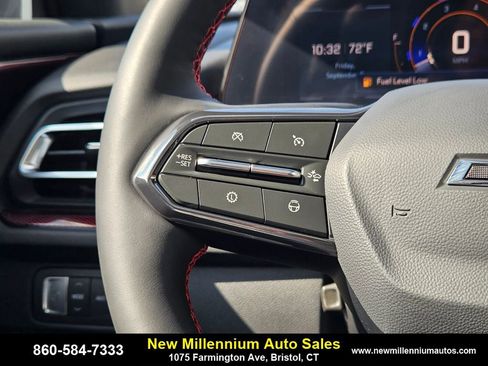Used 2025 Chevrolet Traverse RS image 16