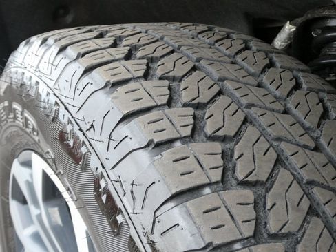 Certified 2024 GMC Canyon AT4 image 12