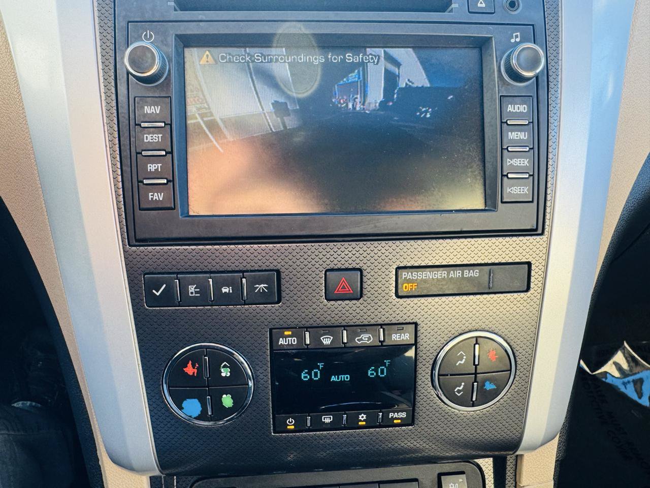Used 2011 Chevrolet Traverse LTZ AWD/4WD image 12