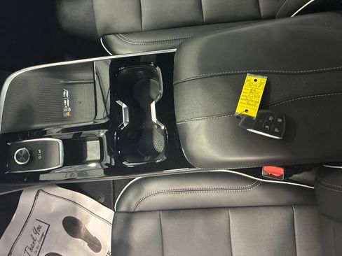 Used 2026 Buick Enclave Preferred AWD/4WD image 18