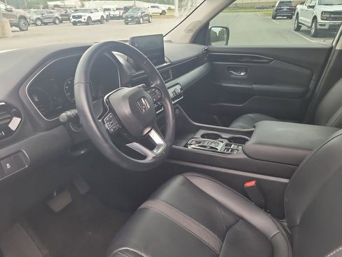 Used 2024 Honda Pilot Touring image 9