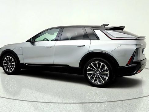 Used 2026 Cadillac Lyriq Sport AWD/4WD image 7
