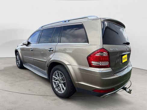 Used 2010 Mercedes-Benz GL 550 4MATIC image 2