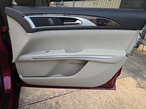 Used 2016 Lincoln MKZ image 27