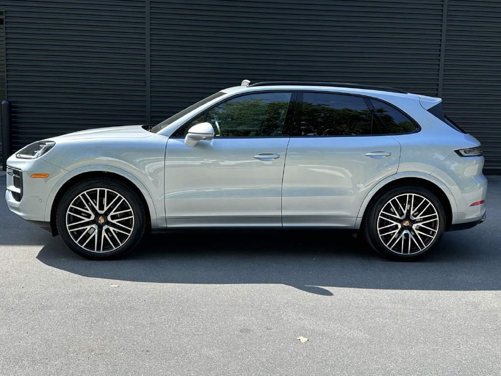 Certified 2026 Porsche Cayenne AWD/4WD image 2