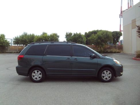 Used 2004 Toyota Sienna XLE image 35