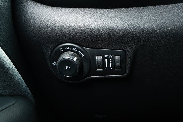 New 2026 Jeep Compass Latitude AWD/4WD image 15