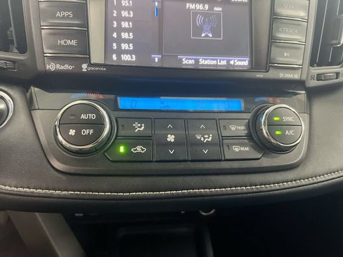 Used 2017 Toyota RAV4 XLE AWD/4WD image 16