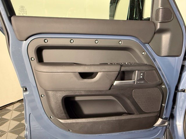 Certified 2025 Land Rover Defender 110 S AWD/4WD image 20
