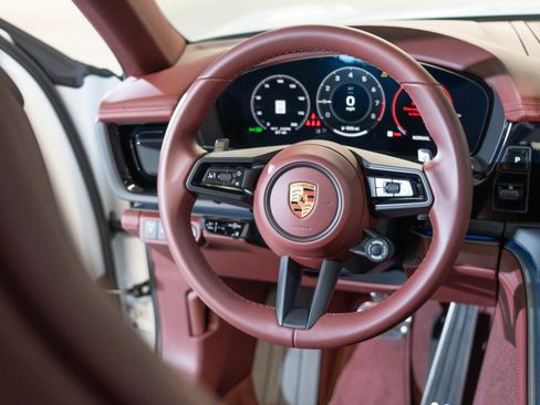Certified 2026 Porsche Panamera image 27