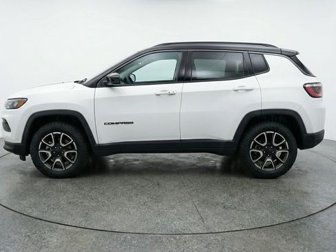 Used 2025 Jeep Compass Trailhawk image 5