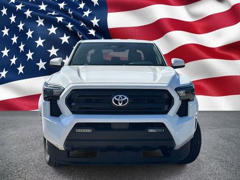 Used 2025 Toyota Tacoma SR5 image 3