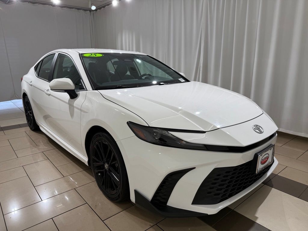 Used 2025 Toyota Camry SE FWD image 7
