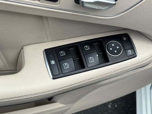 Used 2014 Mercedes-Benz E 350 4MATIC Sedan image 13