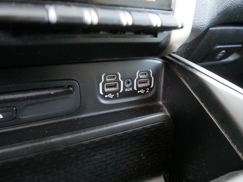 Used 2019 RAM 1500 Laramie image 33