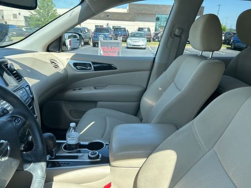 Used 2020 Nissan Pathfinder SV w/ Cargo Package image 12