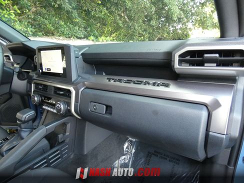 Used 2026 Toyota Tacoma SR5 AWD/4WD image 33
