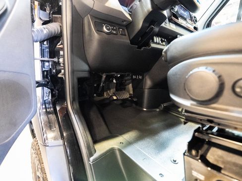 Used 2021 Mercedes-Benz Sprinter 2500 w/ Premium Plus Package image 45